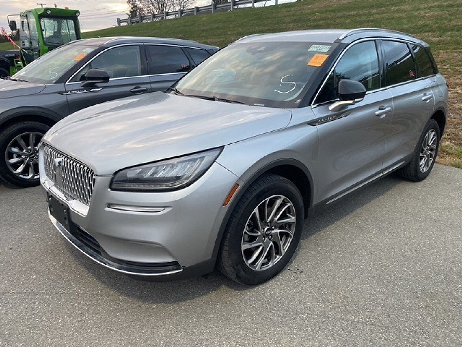 2022 Lincoln Corsair Standard photo 3