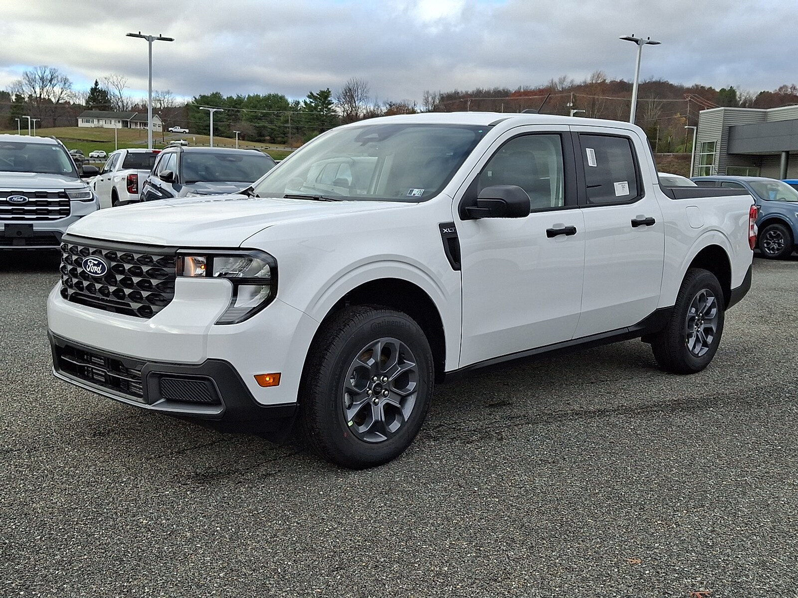 2025 Ford Maverick XLT photo 2