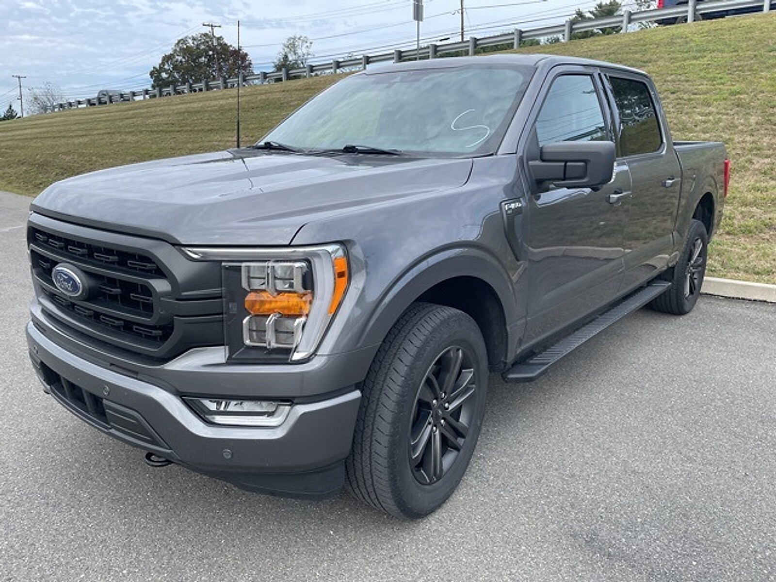 2022 Ford F-150 XLT photo 3