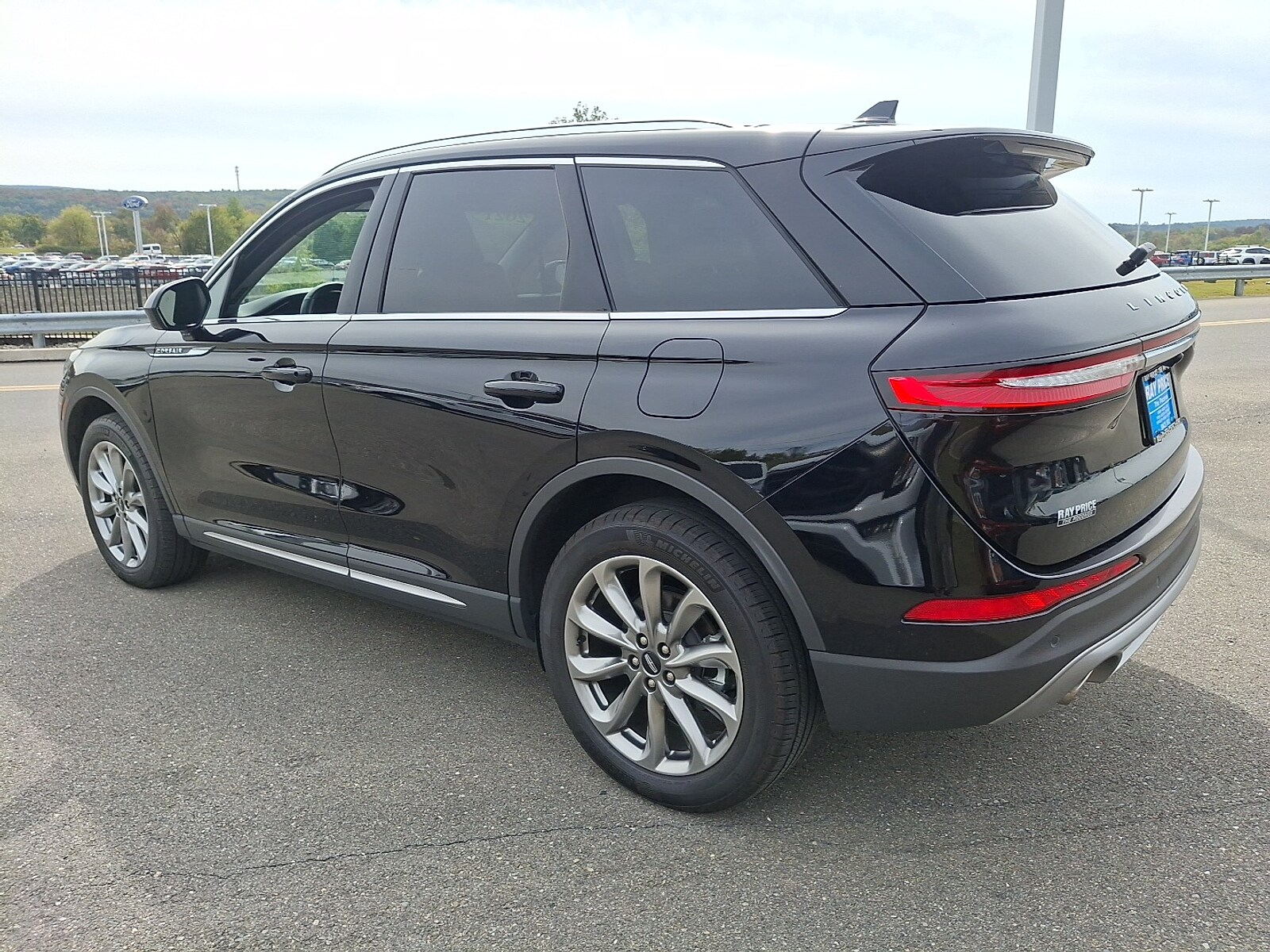 2021 Lincoln Corsair Standard photo 2