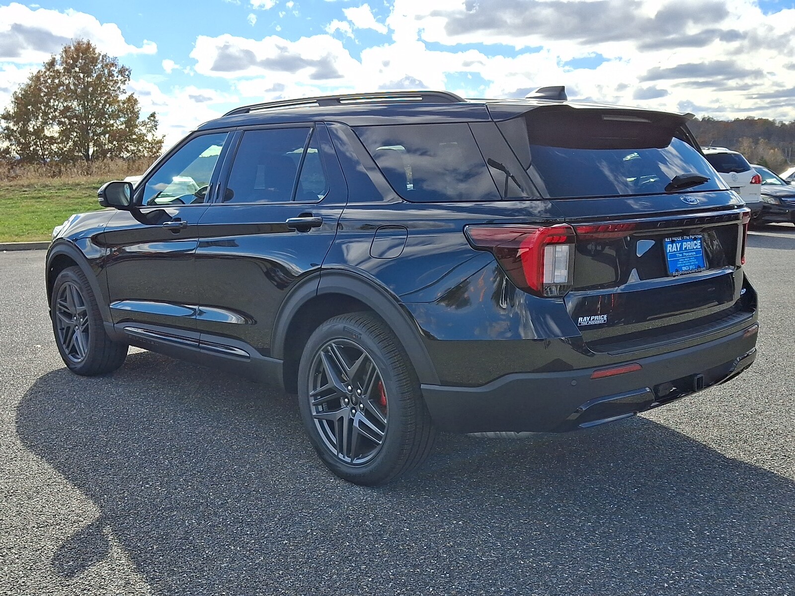 2026 Ford Explorer ST-Line photo 3