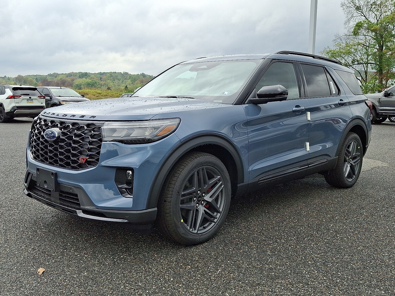 2025 Ford Explorer ST photo 2