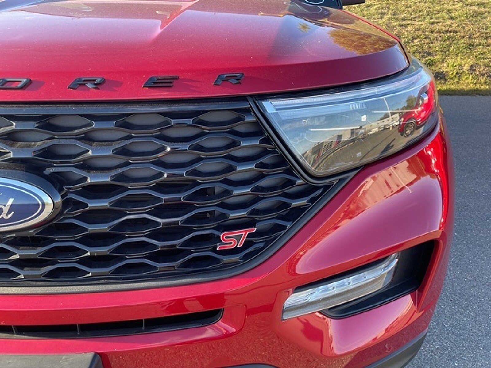 2022 Ford Explorer ST photo 3