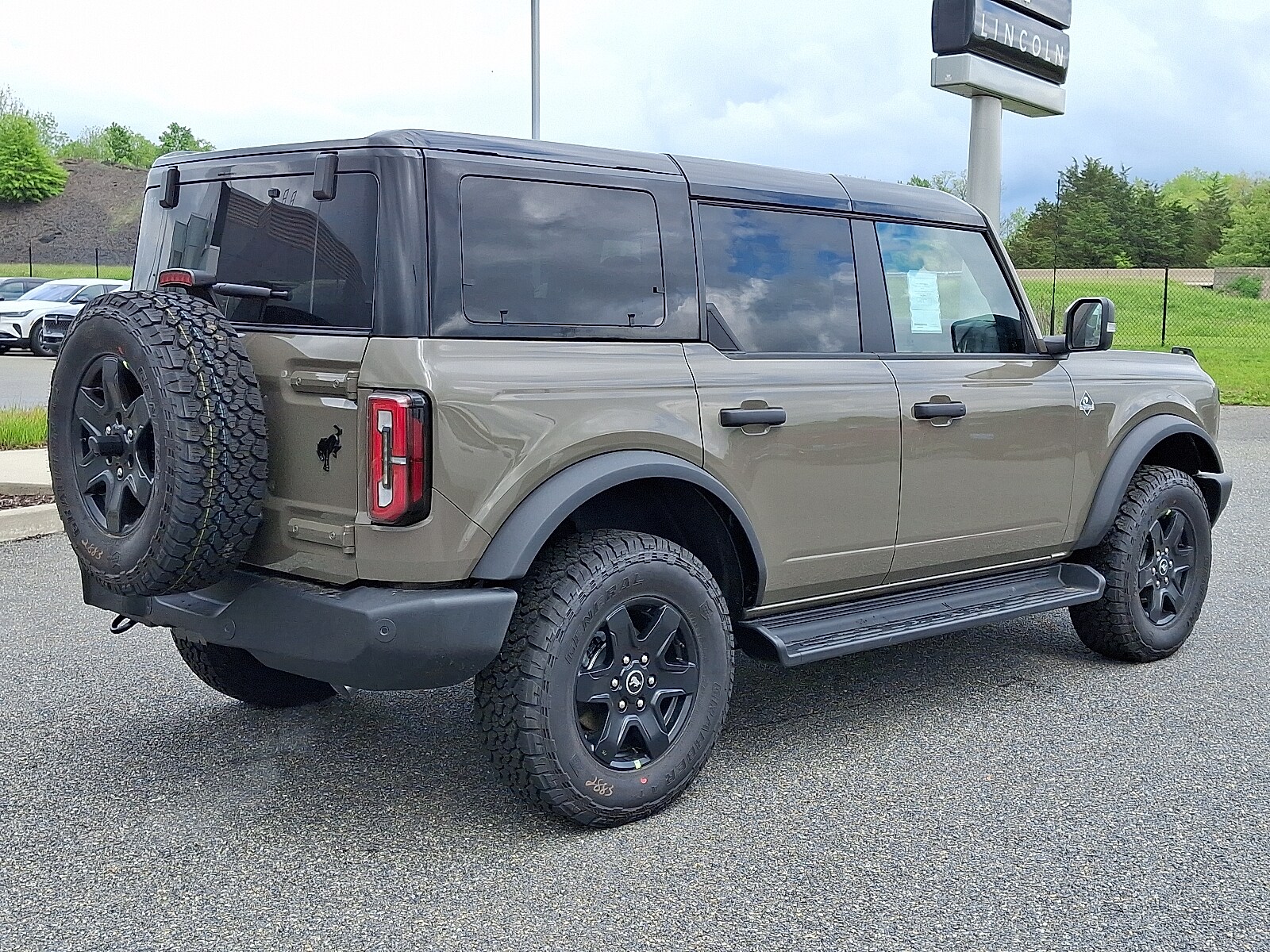 2025 Ford Bronco Outer Banks photo 4