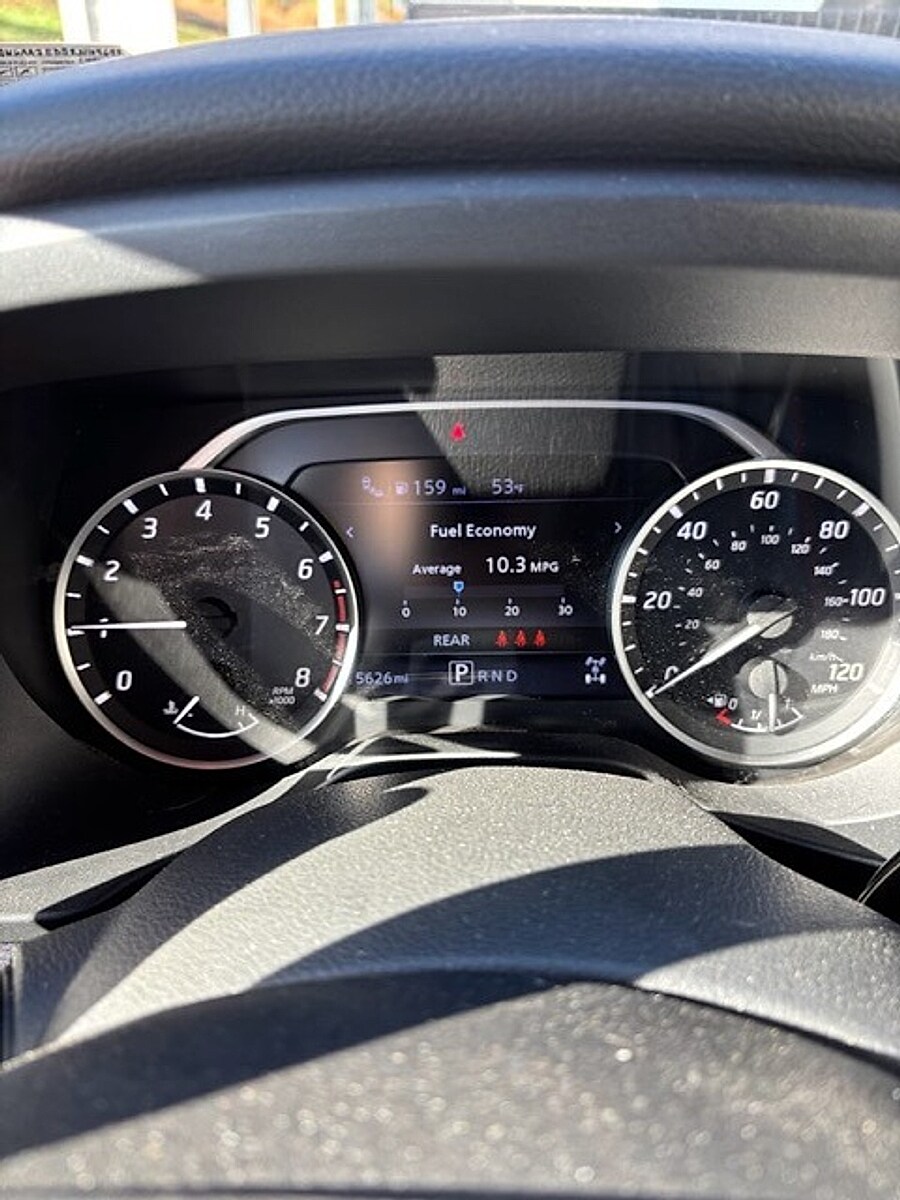 2024 Nissan Titan Crew Cab SV photo 2