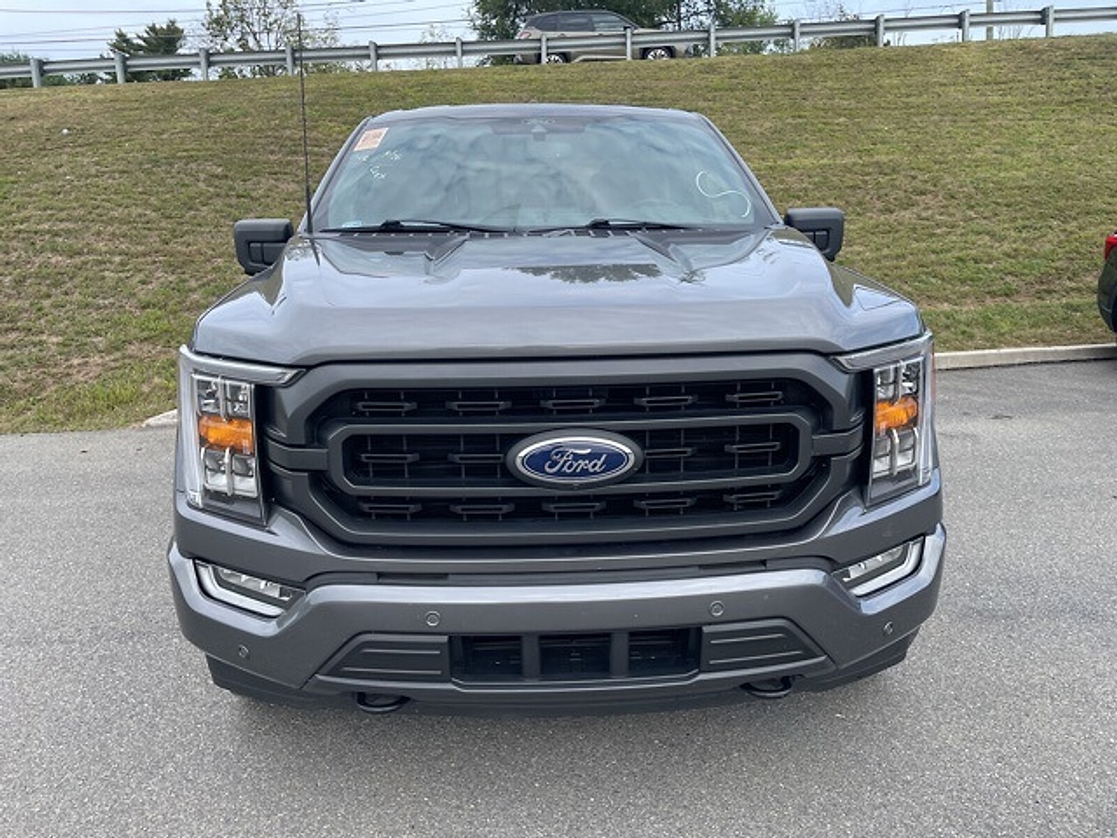 2022 Ford F-150 XLT photo 2