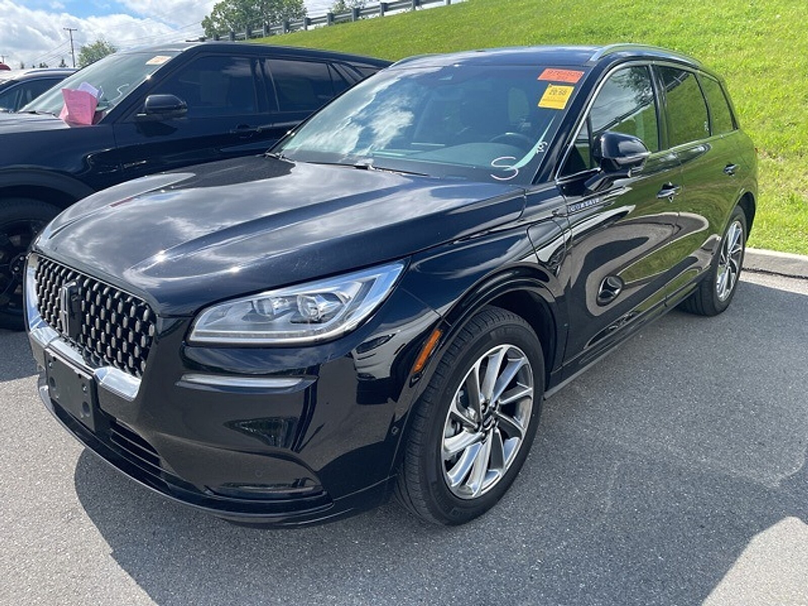 2022 Lincoln Corsair Grand Touring photo 2