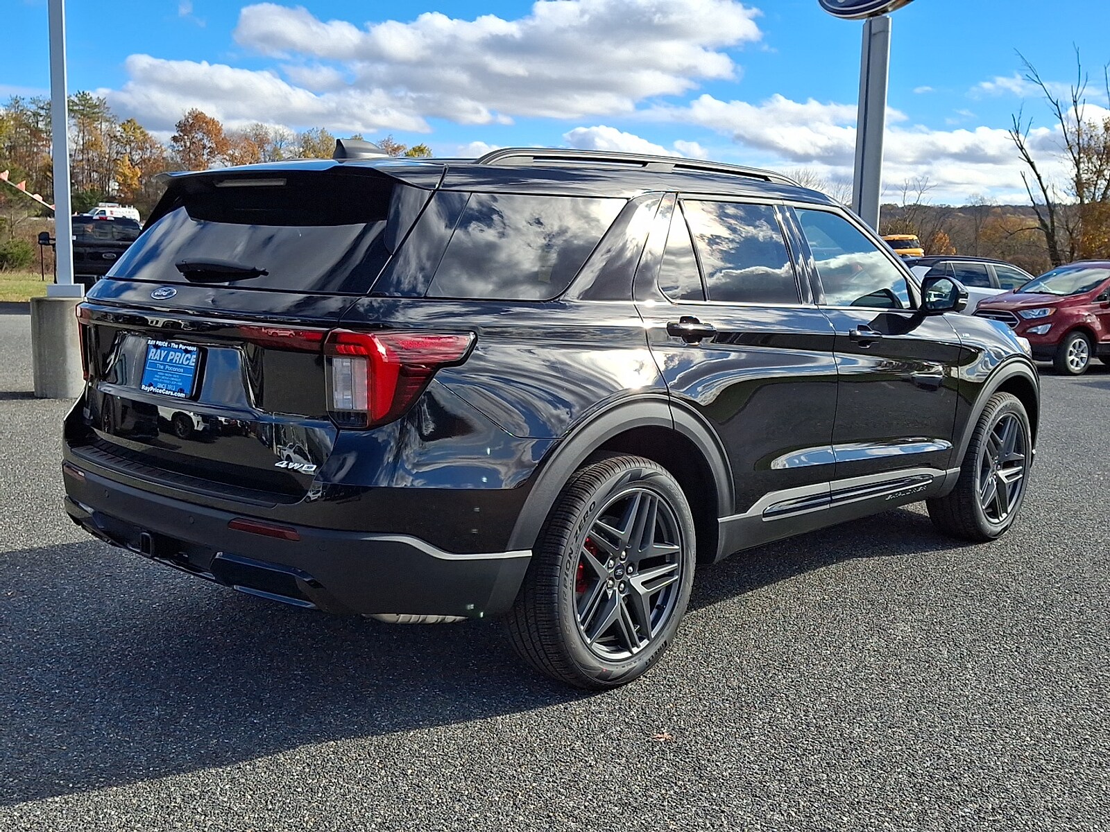 2026 Ford Explorer ST-Line photo 4