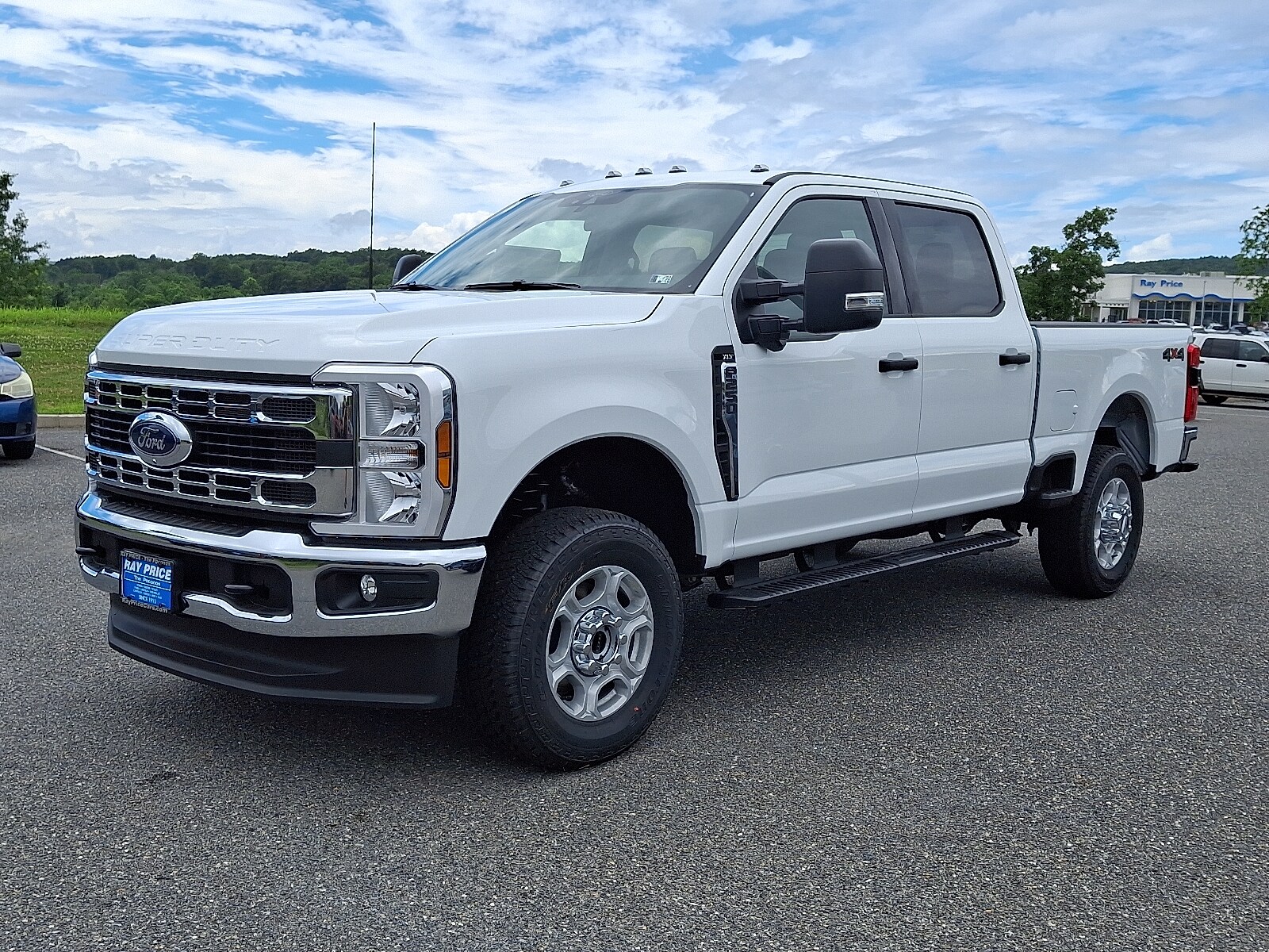 2025 Ford F-250 XLT photo 2