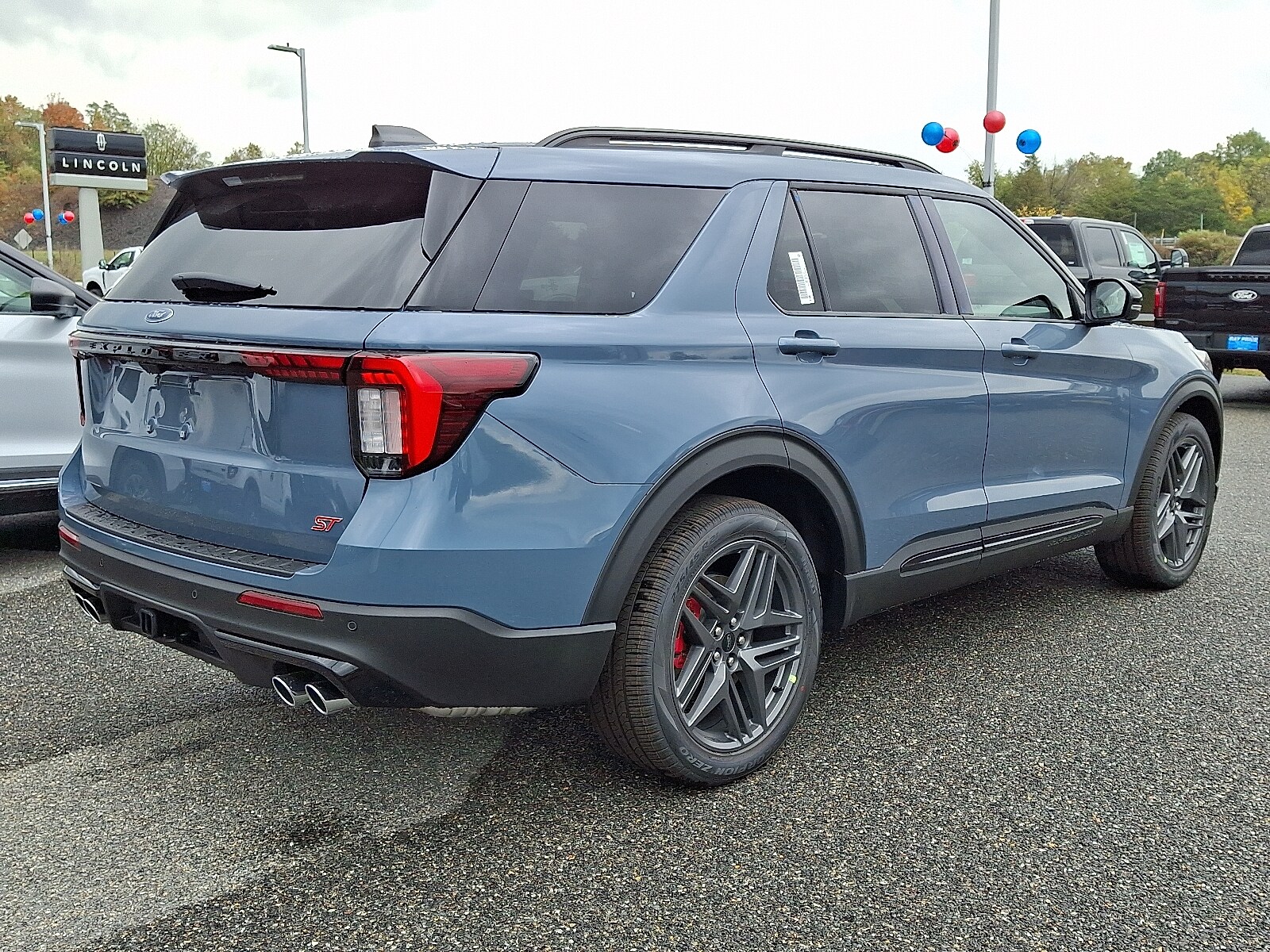 2025 Ford Explorer ST photo 3
