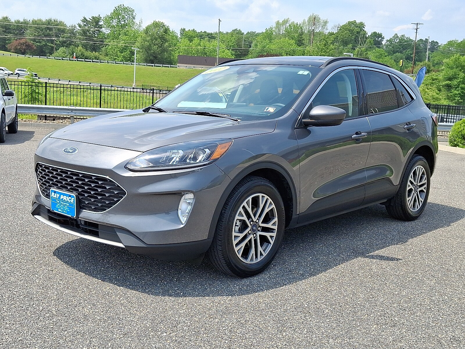 2022 Ford Escape SEL photo 3