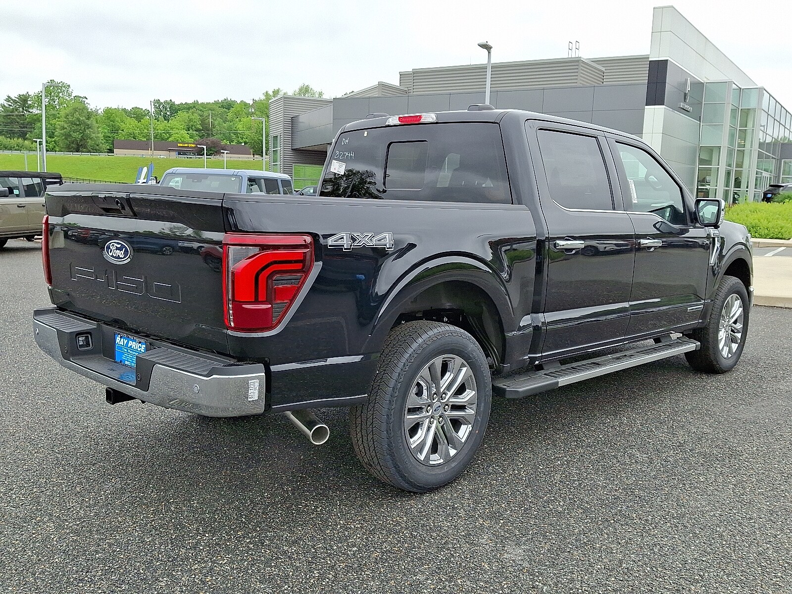 2025 Ford F-150 Lariat photo 4