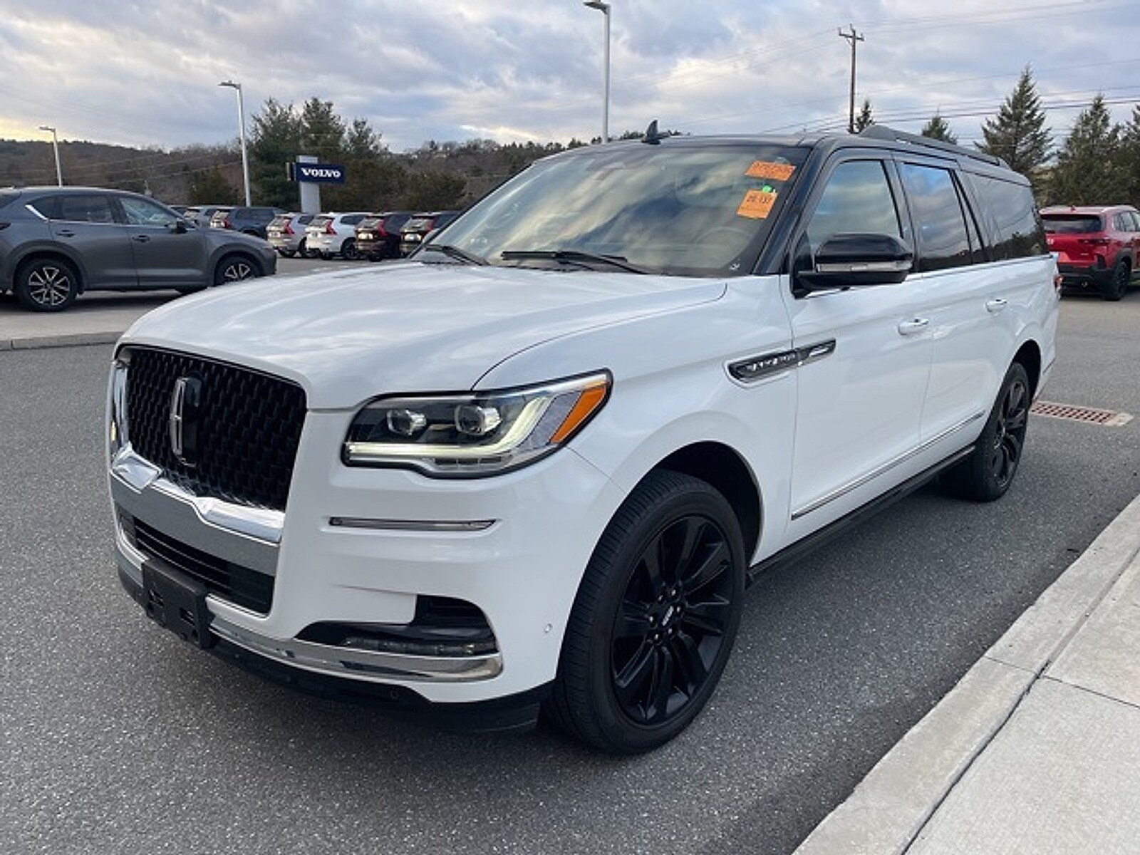 2022 Lincoln Navigator Black Label photo 3