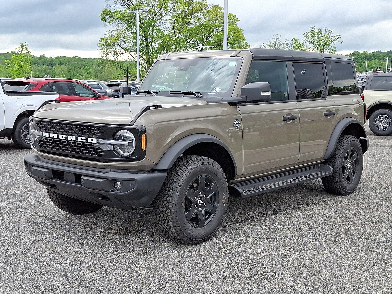 2025 Ford Bronco Outer Banks photo 2