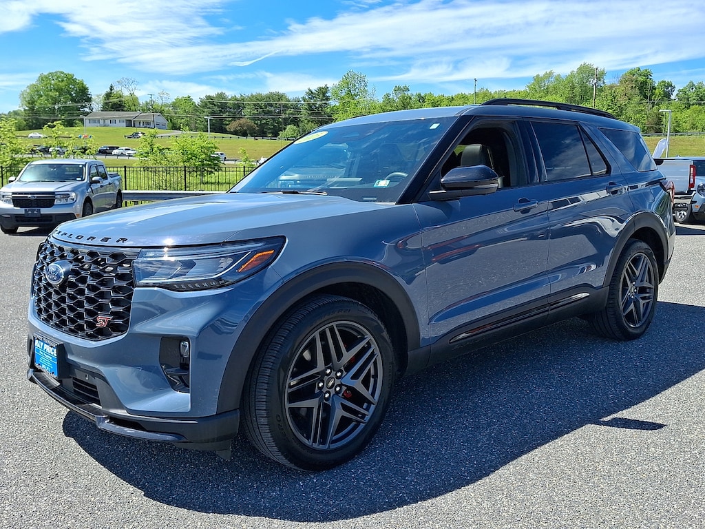Used 2025 Ford Explorer ST SUV