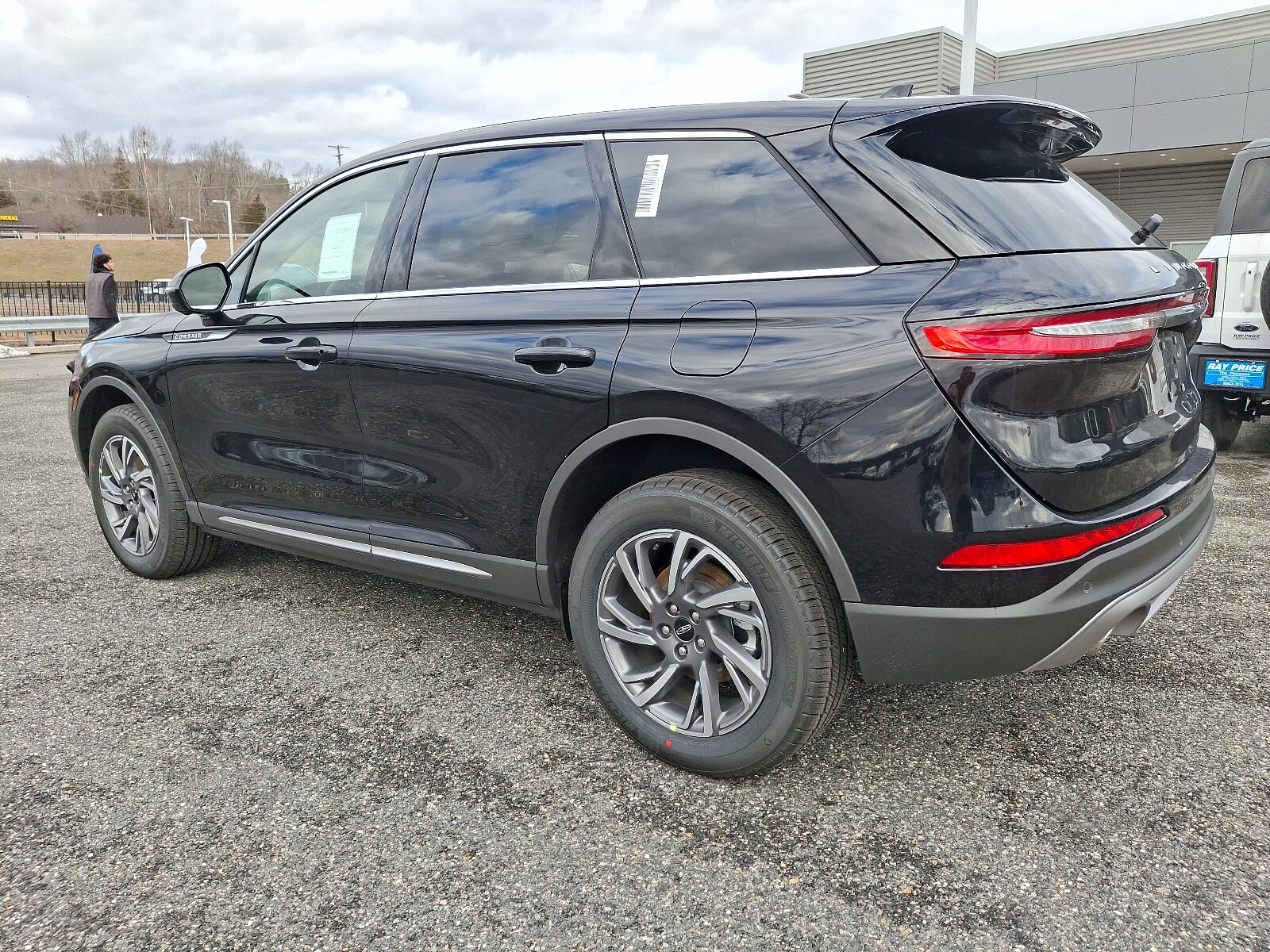 2025 Lincoln Corsair Premiere photo 3