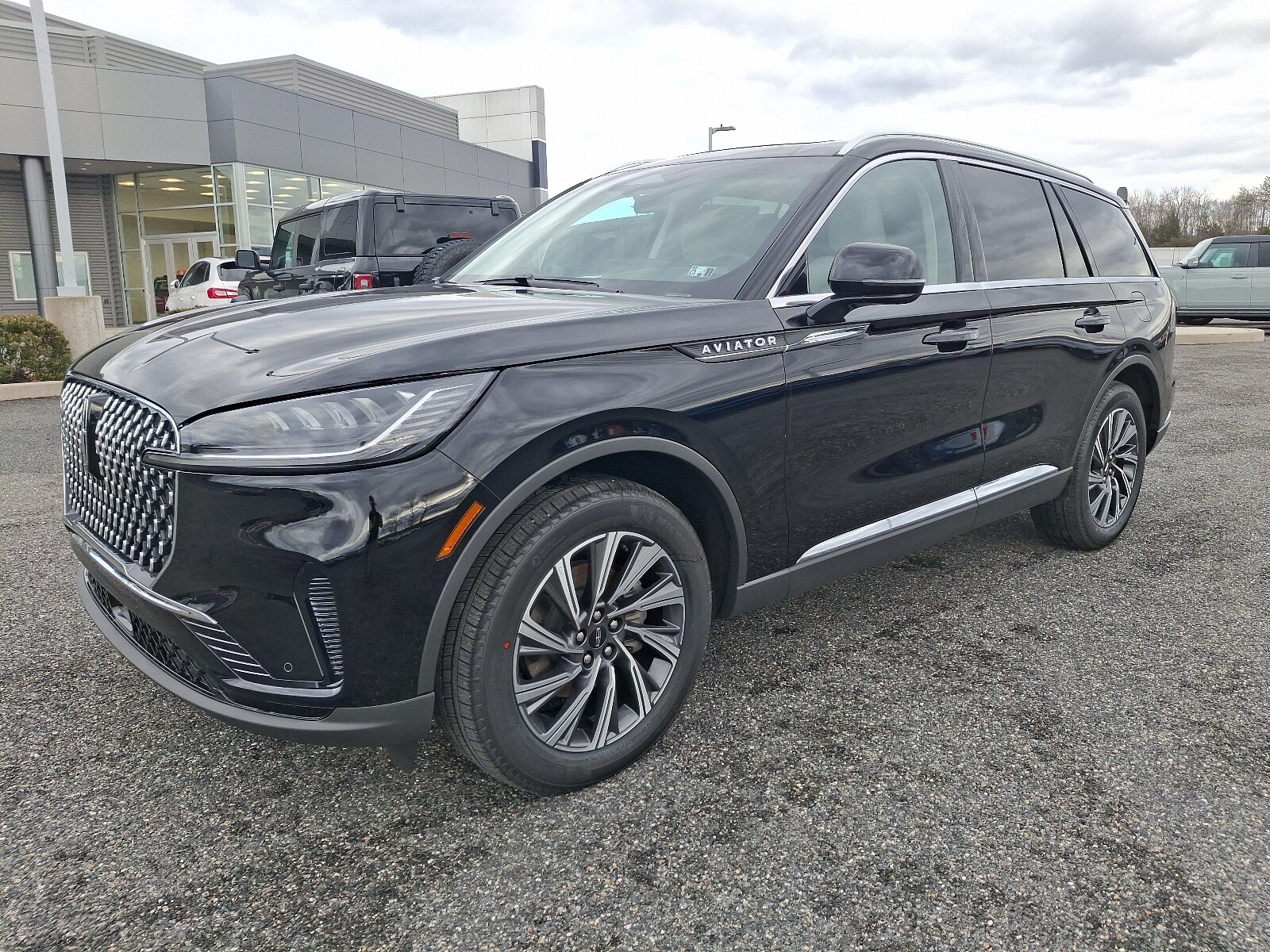2025 Lincoln Aviator Premiere photo 2