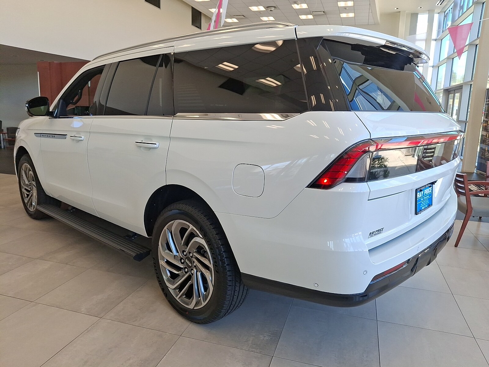 2025 Lincoln Navigator Reserve photo 2