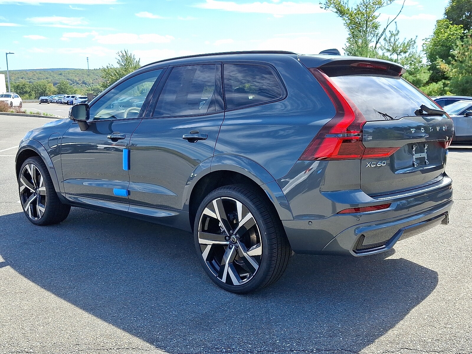 2026 Volvo XC60 Hybrid T8 photo 3