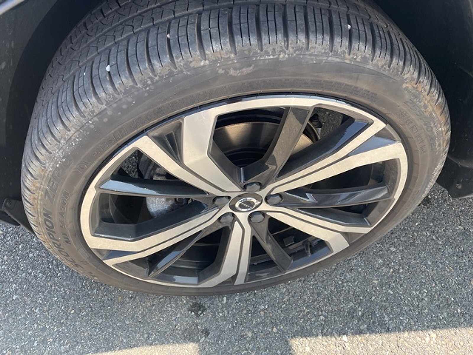 2024 Volvo XC60 B5 Ultimate photo 4