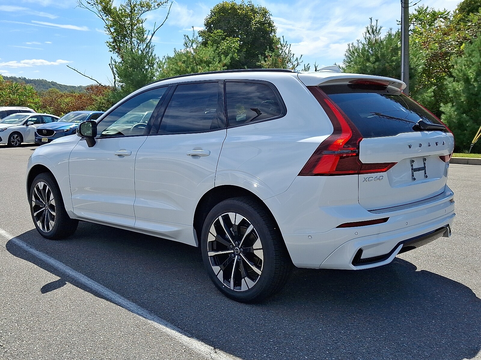2026 Volvo XC60 B5 Plus photo 2