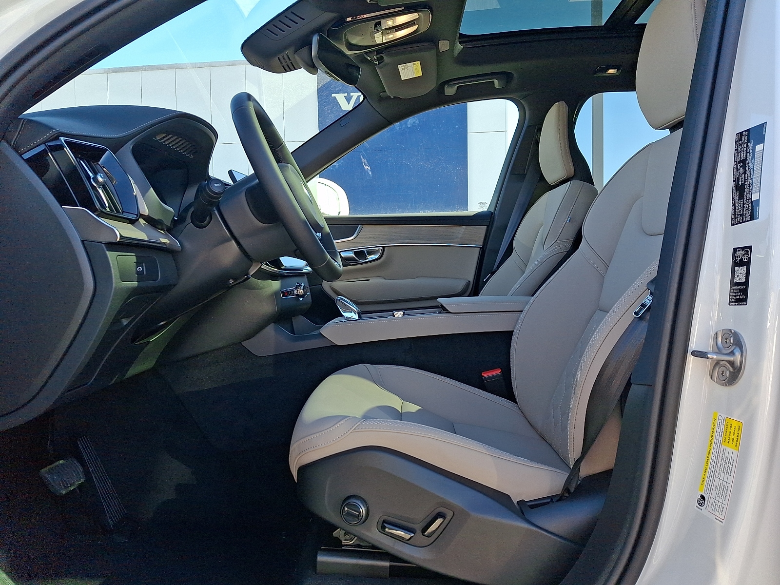 2026 Volvo XC90 Core - Photo 8