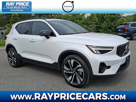 2023 Volvo XC40 B5 Plus Dark Theme Sport Utility