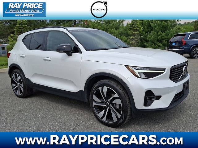 2023 Volvo XC40 B5 Plus Dark Theme Sport Utility