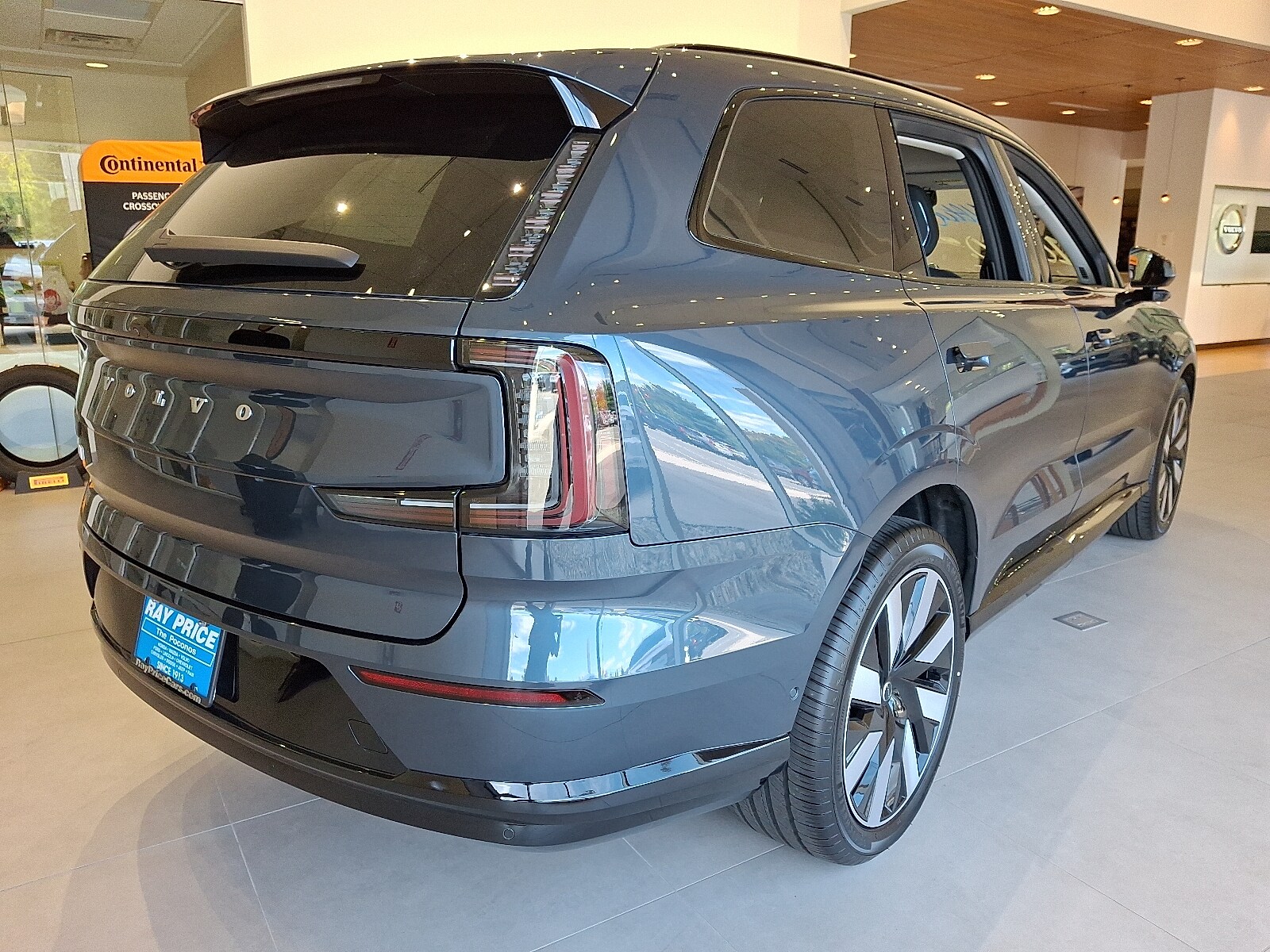 2025 Volvo EX90 Twin Motor Performance Ultra photo 3