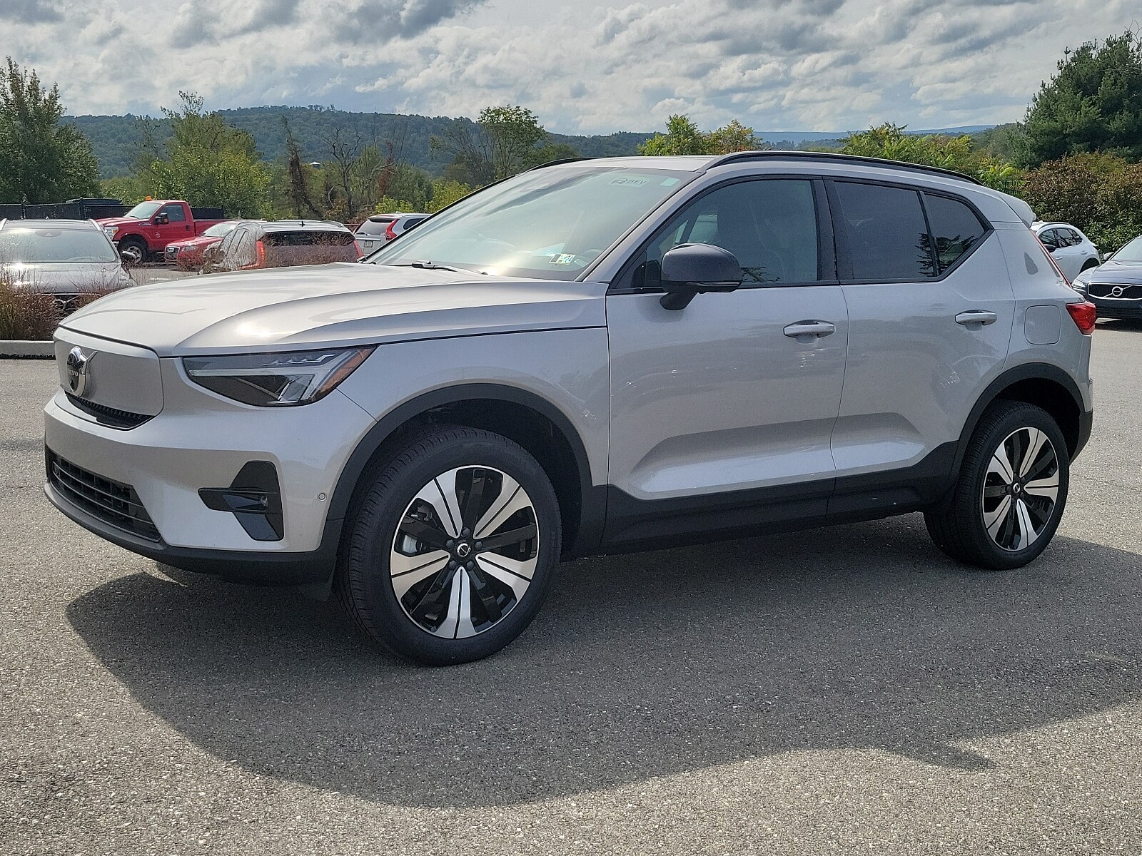 2023 Volvo XC40 Recharge Plus photo 2