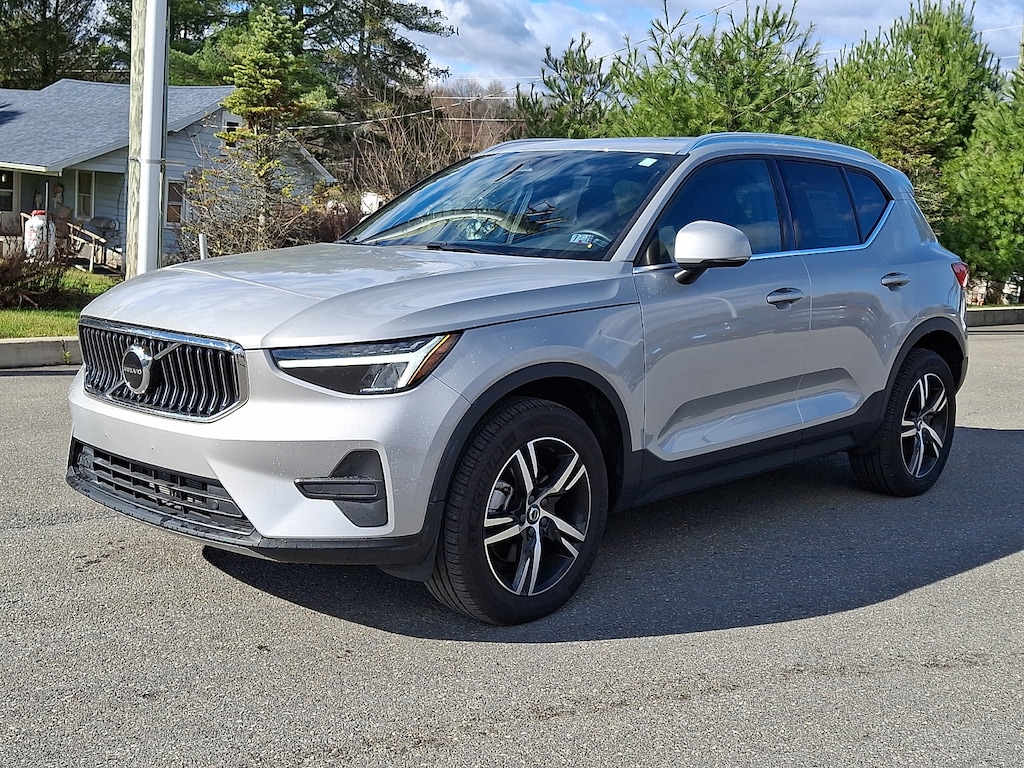 Certified 2025 Volvo XC40 B5 Core Bright Theme Sport Utility