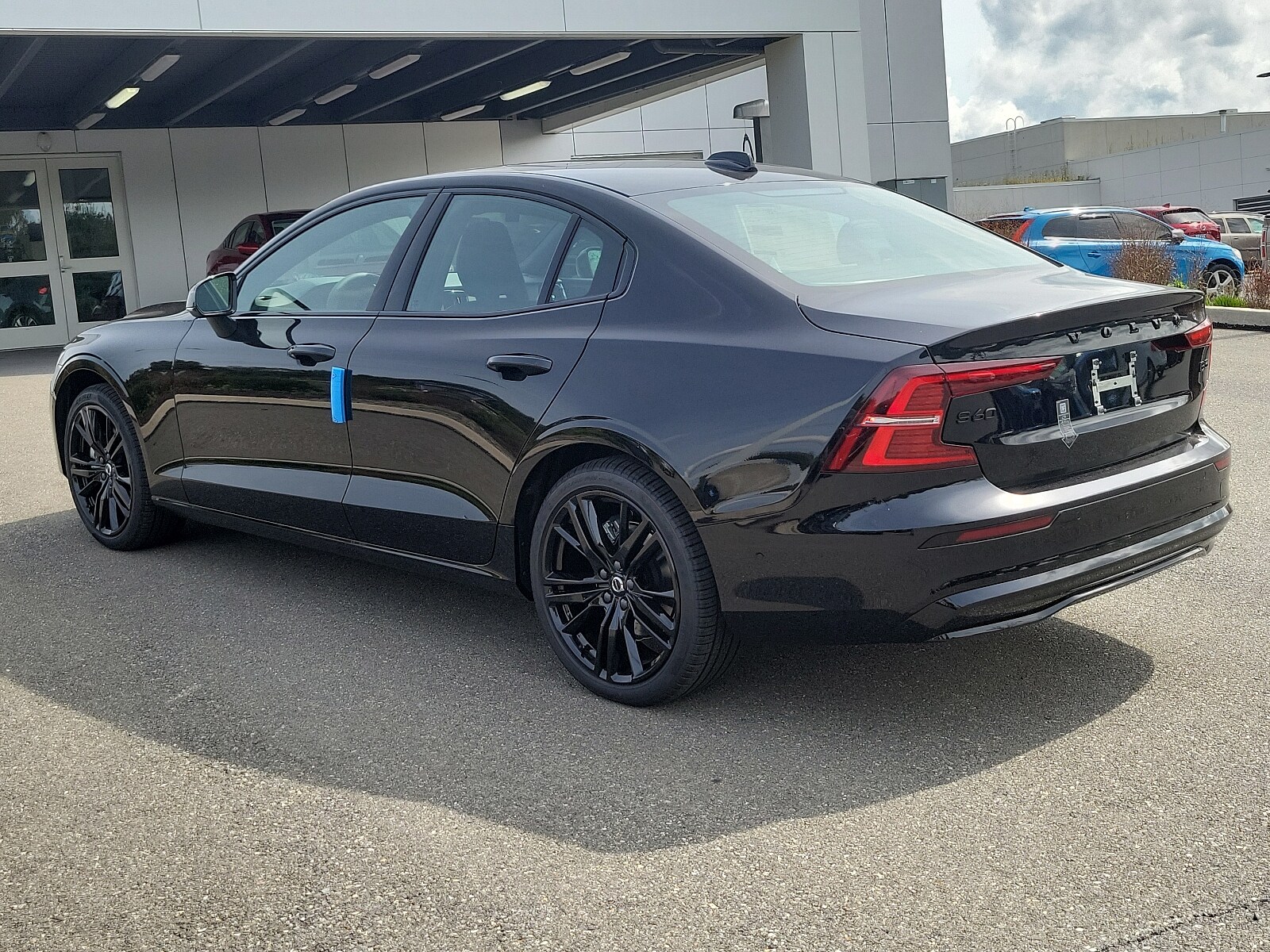 2024 Volvo S60 B5 Plus Black Edition photo 3