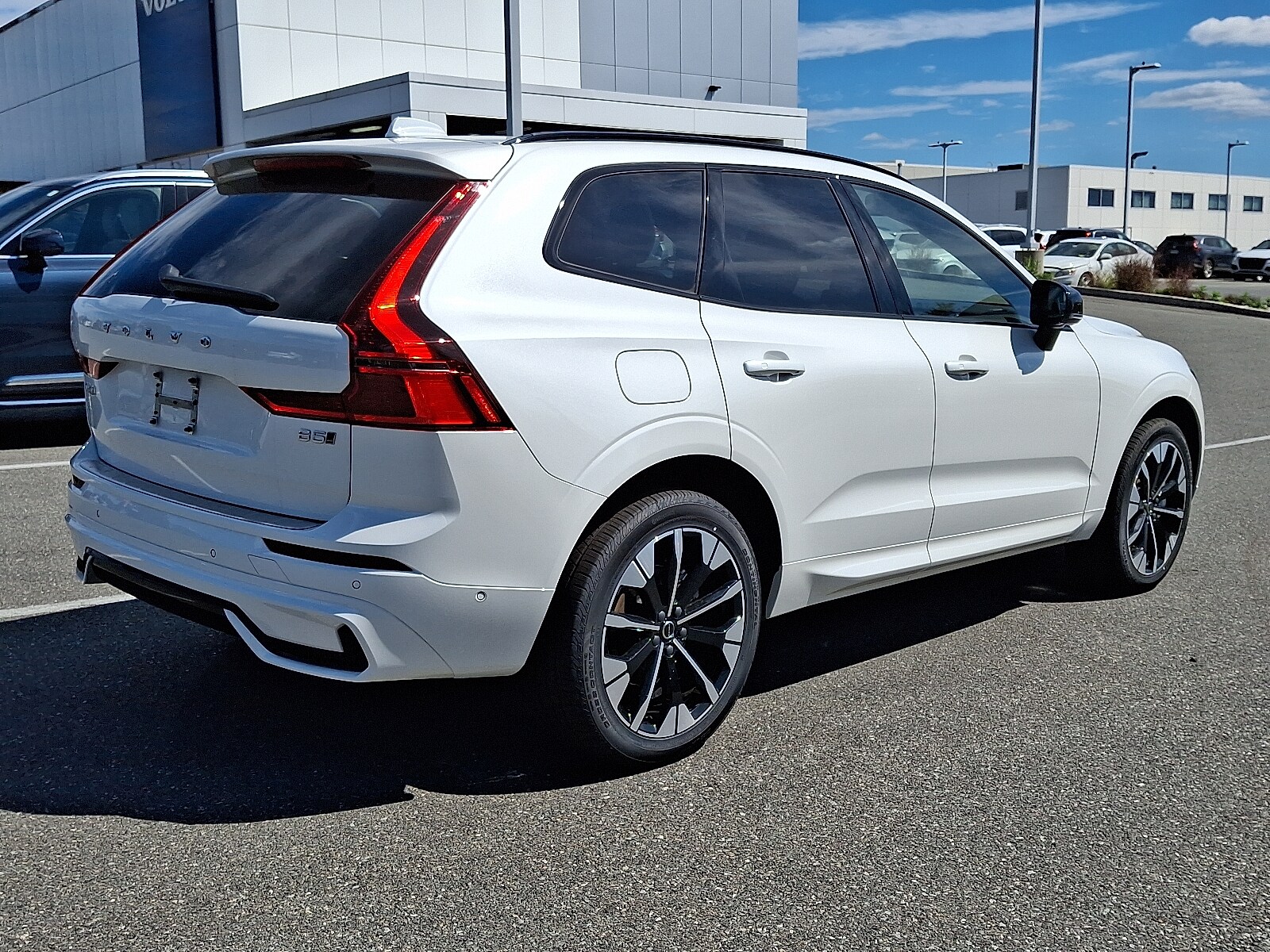 2026 Volvo XC60 B5 Plus photo 3