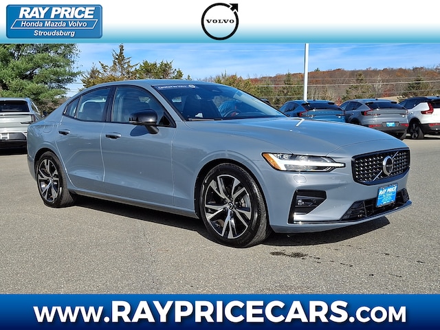 2024 Volvo S60 B5 Plus Dark Theme Sedan