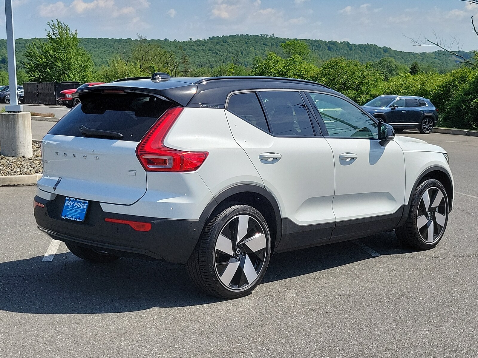 2024 Volvo XC40 Recharge Plus photo 4