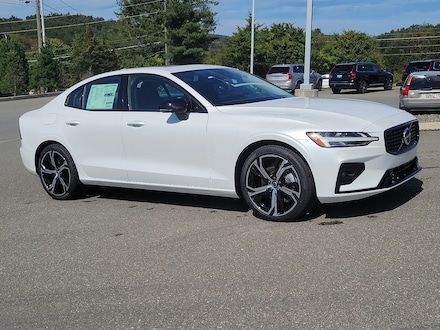 2024 Volvo S60 B5 Plus Dark Sedan
