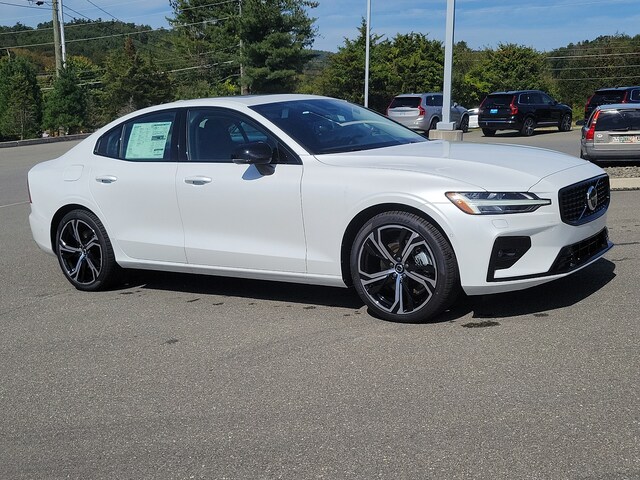 2024 Volvo S60 B5 Plus Dark Sedan