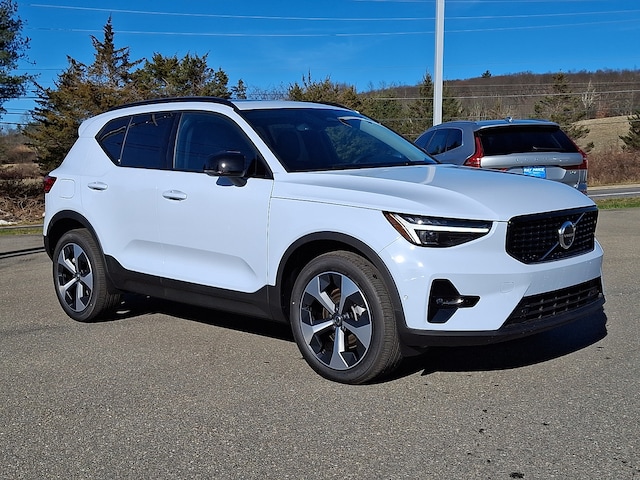 2026 Volvo XC40 B5 Plus AWD SUV