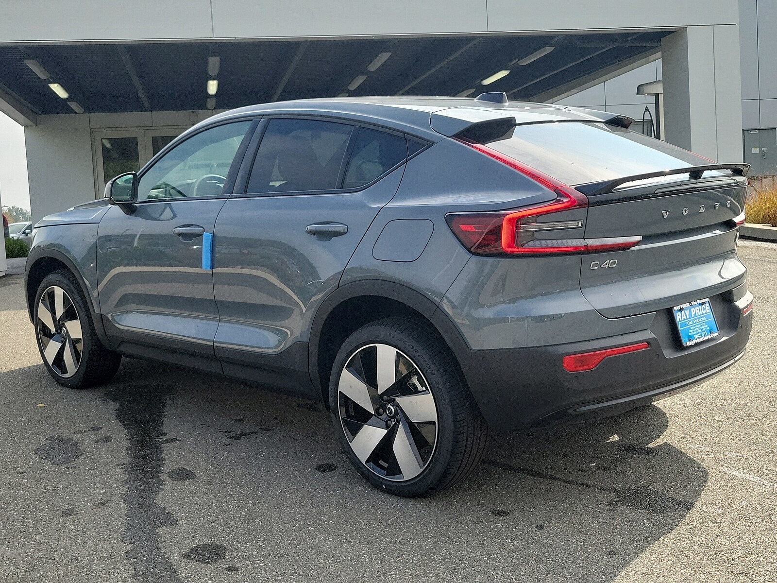 2023 Volvo C40 Recharge Ultimate photo 3