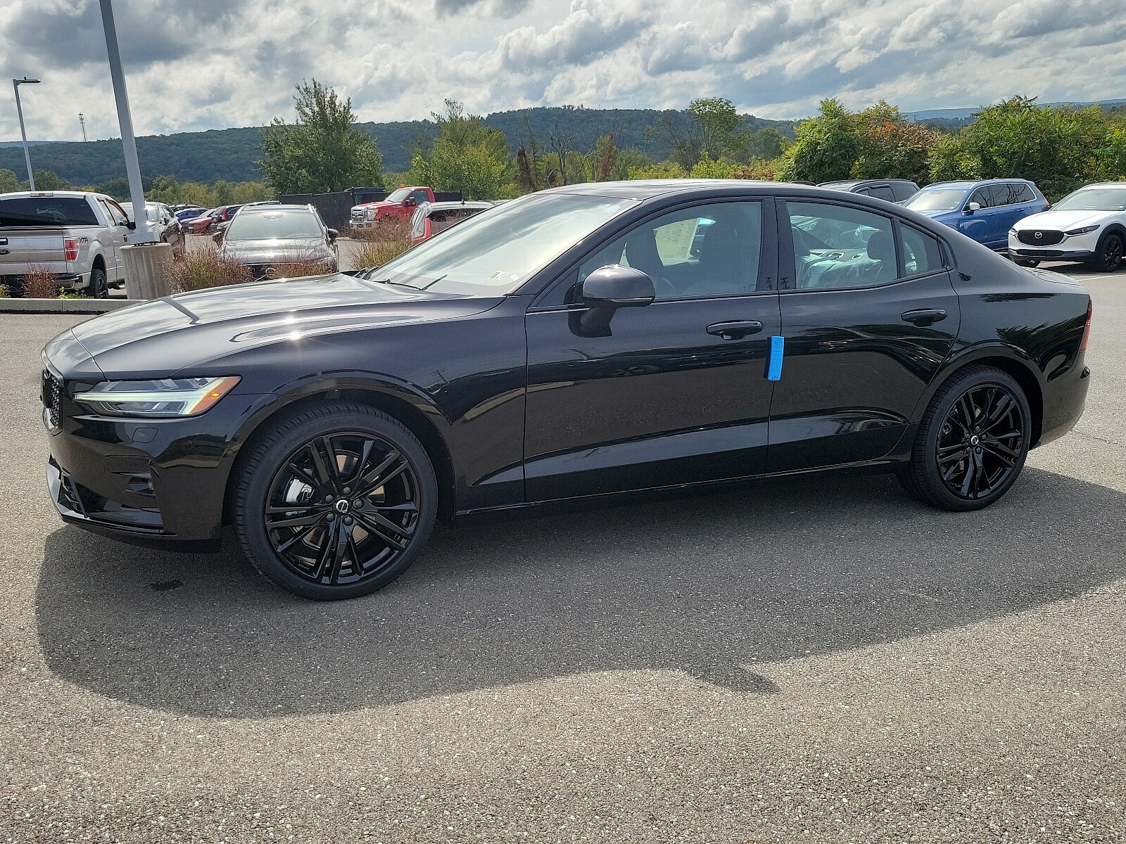 2024 Volvo S60 B5 Plus Black Edition photo 2