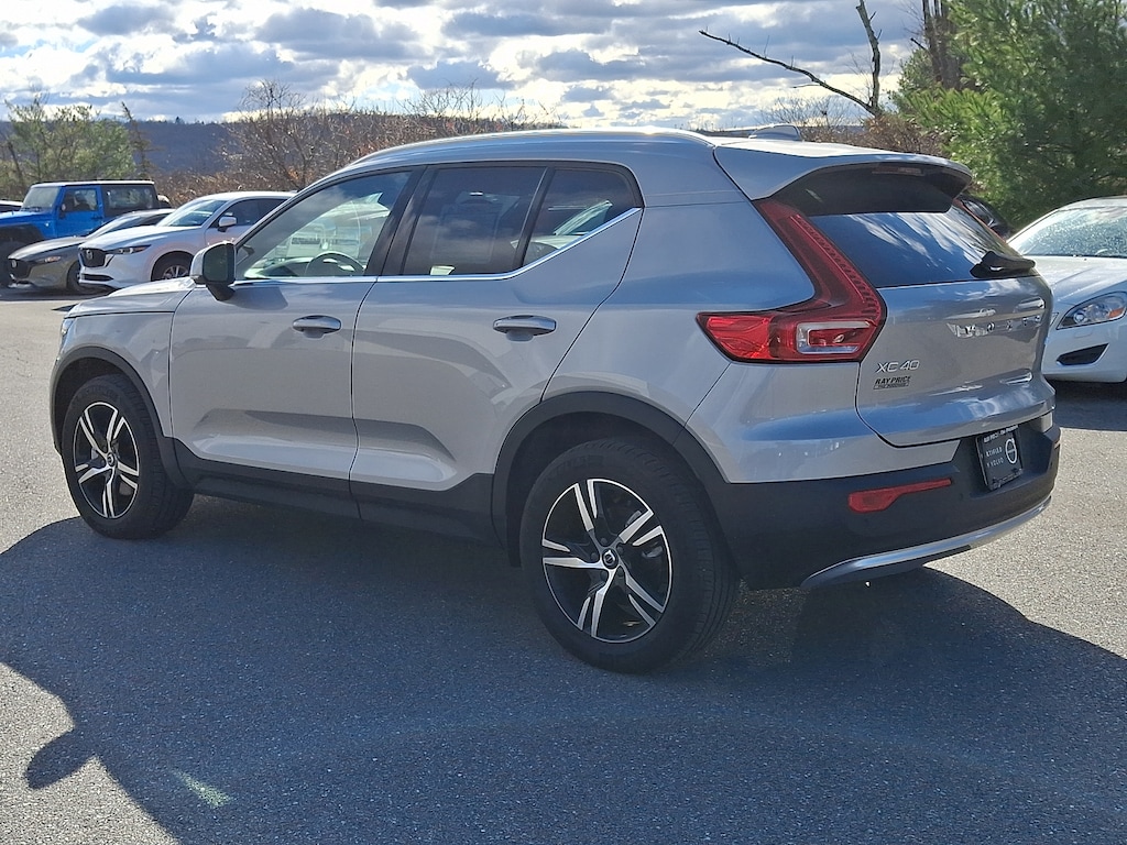 Certified 2025 Volvo XC40 B5 Core Bright Theme Sport Utility
