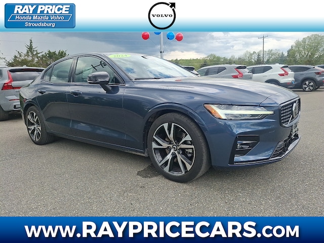 2024 Volvo S60 B5 Plus Dark Theme Sedan
