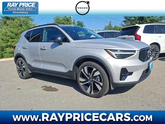 2023 Volvo XC40 B5 Ultimate Dark Theme Sport Utility