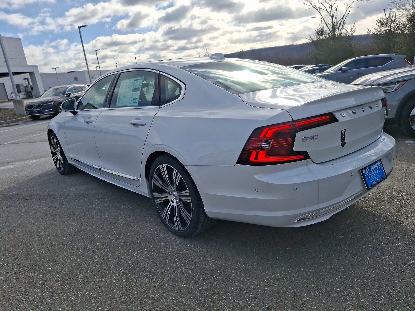 2025 Volvo S90 Plus photo 3