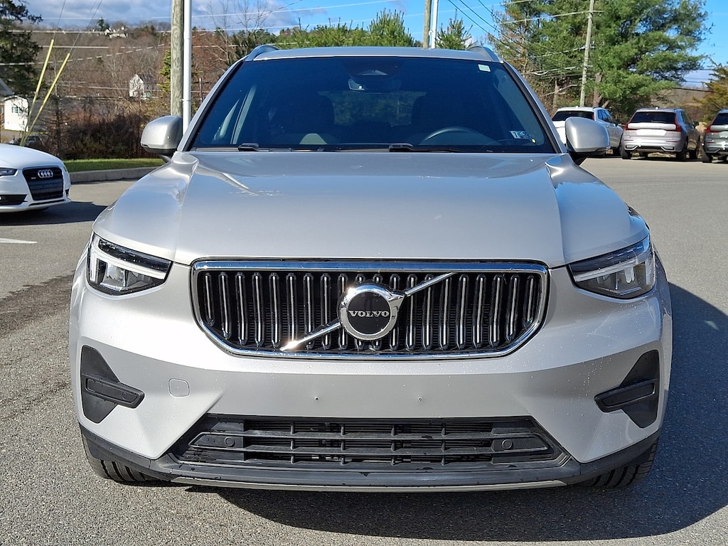 Certified 2025 Volvo XC40 B5 Core Bright Theme Sport Utility