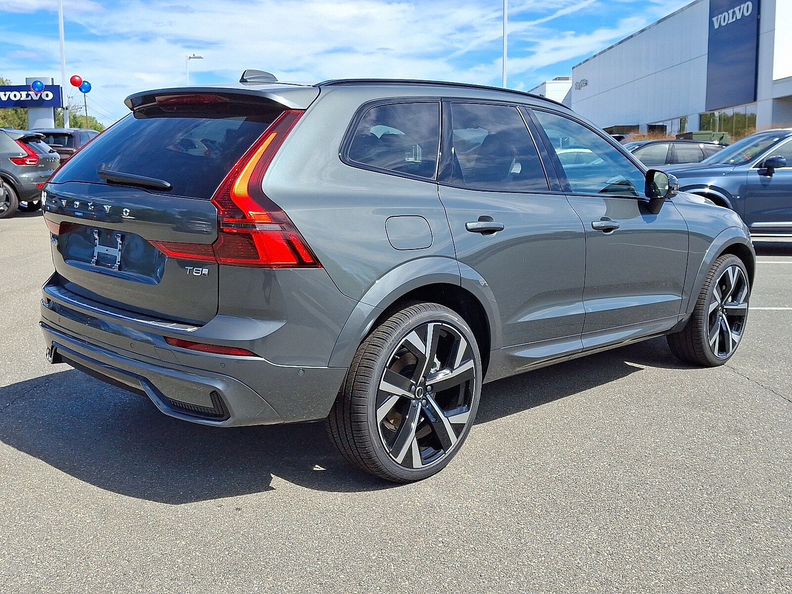 2026 Volvo XC60 Hybrid T8 photo 4