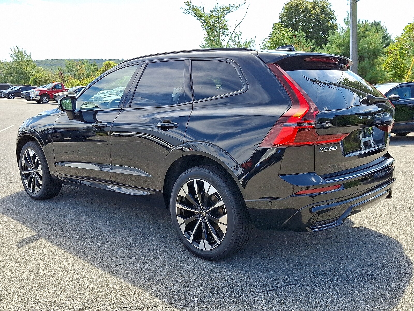 2026 Volvo XC60 B5 Plus photo 2