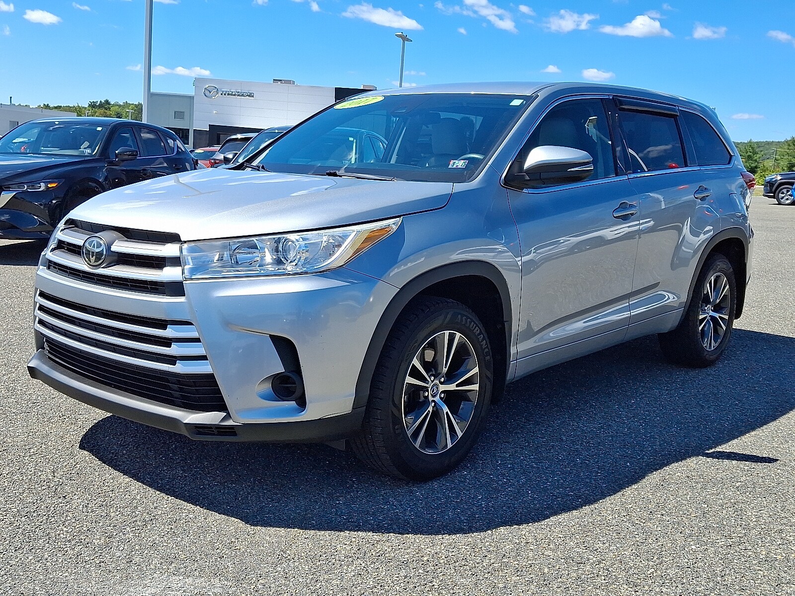 2017 Toyota Highlander LE photo 3