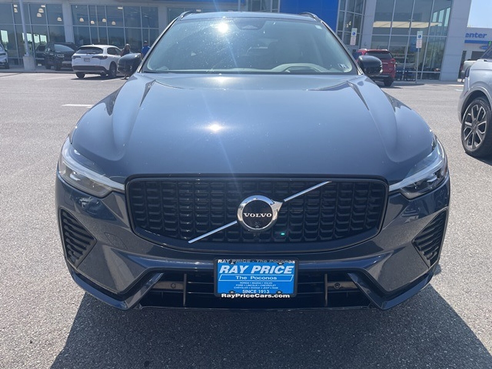 2024 Volvo XC60 B5 Ultimate photo 2