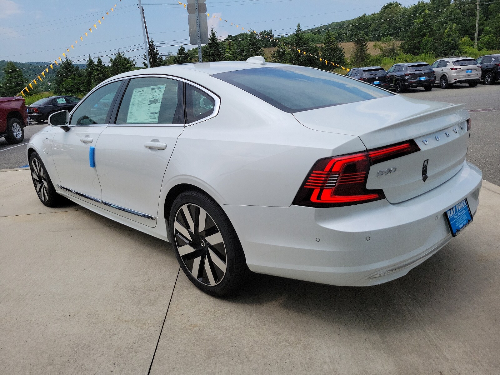 2024 Volvo S90 T8 Ultimate photo 3